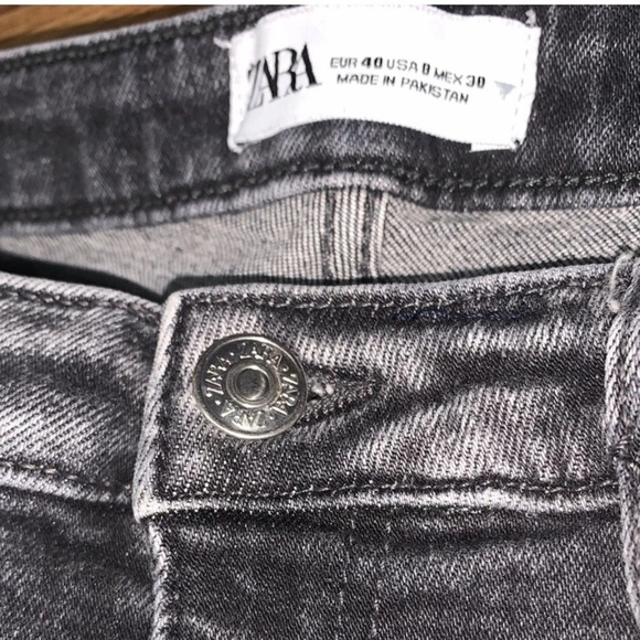 Zara Women’s Mid Rise Ankle black faded Jeans raw hem size 8 jeans - Picture 4 of 5